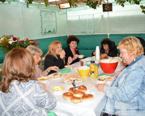 Soup and Sushi in the Sukkah 2016